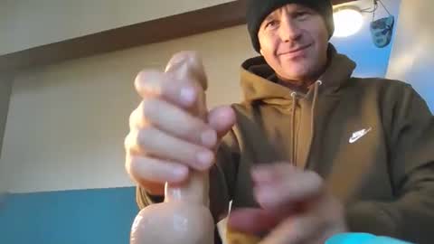 Snapshot of hippiezen chatting on February 23, 2026, 8:28 pm Hippie Jijm online show from February 23, 2026, 8:28 pm