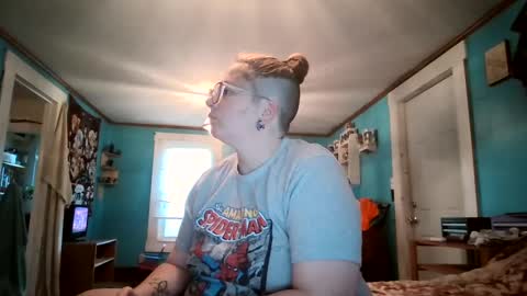 Snapshot of hippihope420 chatting on October 5, 2025, 10:18 pm Bella online show from October 5, 2025, 10:18 pm