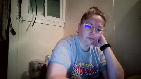 Snapshot of hippihope420 chatting on October 8, 2025, 12:03 pm Bella online show from October 8, 2025, 12:03 pm