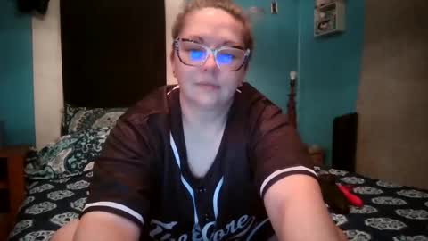 Snapshot of hippihope420 chatting on November 5, 2025, 6:13 am Bella online show from November 5, 2025, 6:13 am