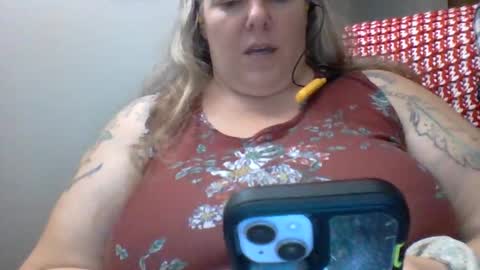 hippysnewhere online show from June 7, 2026, 12:15 am