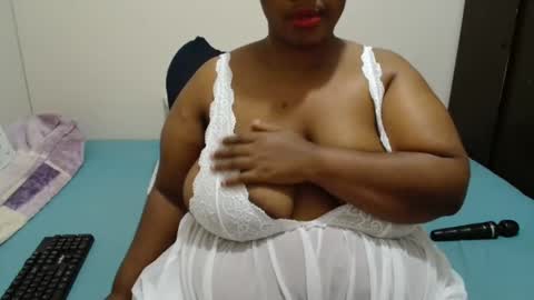 Snapshot of hips2sexy chatting on December 27, 2024, 7:24 pm hips2sexy online show from December 27, 2024, 7:24 pm