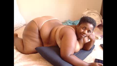 Snapshot of hips2sexy chatting on January 22, 2025, 12:06 pm hips2sexy online show from January 22, 2025, 12:06 pm