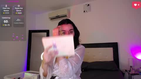 H A N N A H online show from December 10, 2024, 11:51 pm