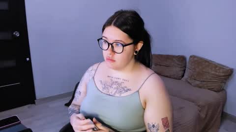 Dina online show from December 2, 2025, 7:57 am