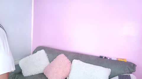 hiyakasudere_ online show from October 14, 2025, 6:42 pm