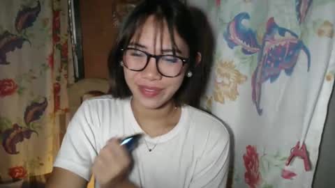 Snapshot of hoelykarrie chatting on February 13, 2026, 4:47 pm Karrie3 online show from February 13, 2026, 4:47 pm