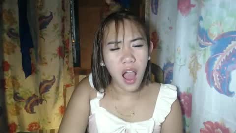 Snapshot of hoelykarrie chatting on February 19, 2026, 2:57 pm Karrie3 online show from February 19, 2026, 2:57 pm