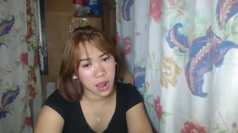 Snapshot of hoelykarrie chatting on March 2, 2026, 4:25 pm Karrie3 online show from March 2, 2026, 4:25 pm