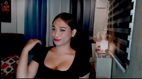 Snapshot of hoelymarie chatting on May 2, 2026, 3:22 am hoelymarie online show from May 2, 2026, 3:22 am