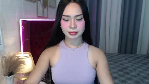 hoelymolly online show from April 16, 2026, 6:19 pm