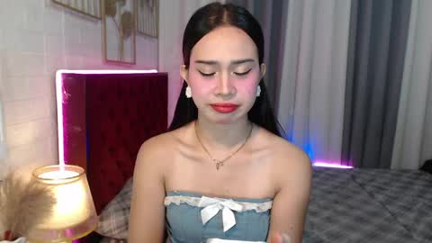 Snapshot of hoelymolly chatting on April 28, 2026, 2:27 am hoelymolly online show from April 28, 2026, 2:27 am