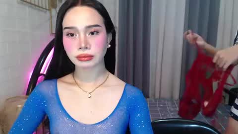 hoelymolly online show from June 12, 2026, 6:29 pm