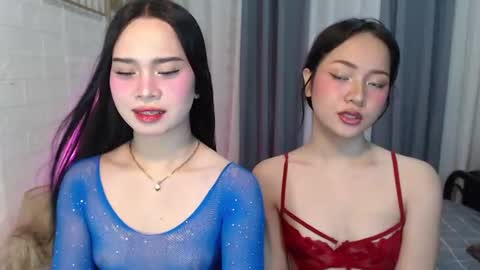hoelymolly online show from June 24, 2026, 6:51 pm