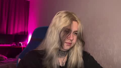 Snapshot of hoffmanite chatting on April 6, 2026, 1:36 am hoffmanite online show from April 6, 2026, 1:36 am