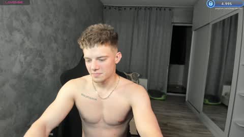 Snapshot of hogrider192 chatting on December 4, 2024, 2:09 am Victor online show from December 4, 2024, 2:09 am