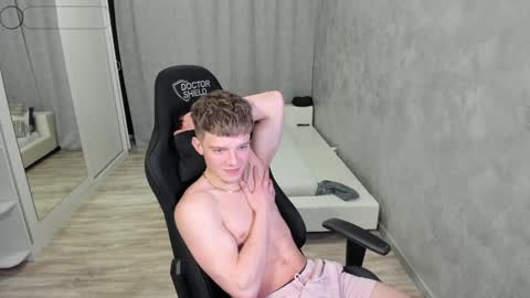 Snapshot of hogrider192 chatting on January 23, 2025, 11:26 pm Victor online show from January 23, 2025, 11:26 pm