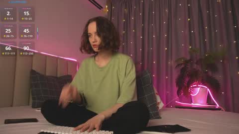 julia online show from April 19, 2026, 3:28 am