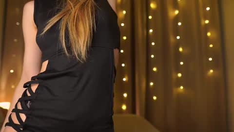 Moni Monica online show from December 2, 2025, 2:12 pm