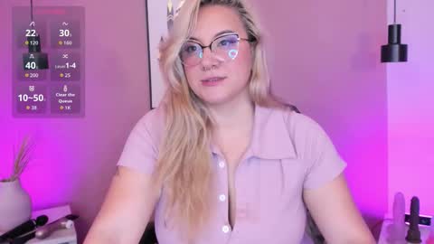 Hollie online show from October 3, 2025, 11:29 am