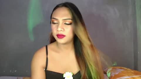 holliescarlet online show from December 10, 2024, 2:06 pm