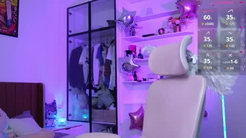 Holli online show from May 27, 2026, 12:24 pm