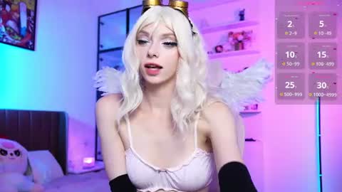 Snapshot of holliwould_ chatting on July 2, 2026, 11:49 am Holli online show from July 2, 2026, 11:49 am