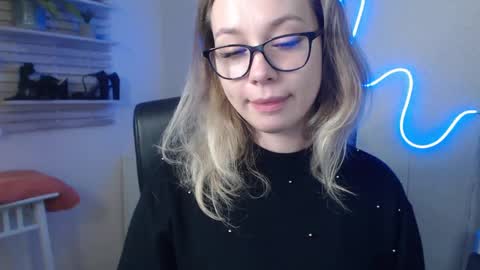 Snapshot of holly_bb95 chatting on December 18, 2024, 10:51 am Holly online show from December 18, 2024, 10:51 am