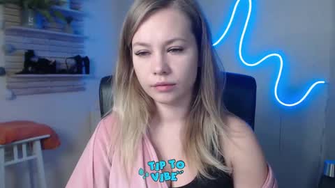 Snapshot of holly_bb95 chatting on December 19, 2024, 8:34 pm Holly online show from December 19, 2024, 8:34 pm