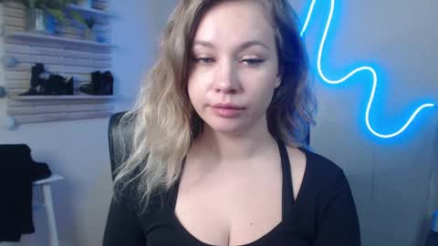 Snapshot of holly_bb95 chatting on January 7, 2025, 10:32 am Holly online show from January 7, 2025, 10:32 am