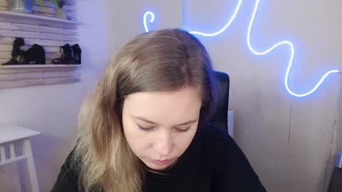 Snapshot of holly_bb95 chatting on January 30, 2025, 8:43 am Holly online show from January 30, 2025, 8:43 am