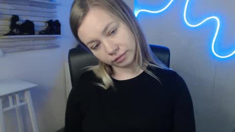 Snapshot of holly_bb95 chatting on February 10, 2025, 4:52 am Holly online show from February 10, 2025, 4:52 am