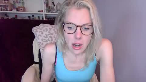 holly_bourbon online show from March 31, 2026, 9:26 pm