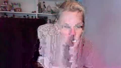 holly_bourbon online show from April 22, 2026, 10:11 pm