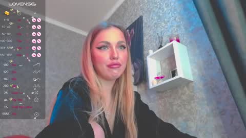 Snapshot of holly_molly8 chatting on December 8, 2024, 2:30 pm holly_molly8 online show from December 8, 2024, 2:30 pm