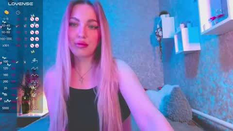 Snapshot of holly_molly8 chatting on December 21, 2024, 8:54 pm holly_molly8 online show from December 21, 2024, 8:54 pm