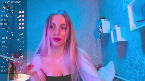 Snapshot of holly_molly8 chatting on January 3, 2025, 8:11 pm holly_molly8 online show from January 3, 2025, 8:11 pm