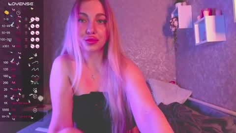 Snapshot of holly_molly8 chatting on January 12, 2025, 8:36 pm holly_molly8 online show from January 12, 2025, 8:36 pm