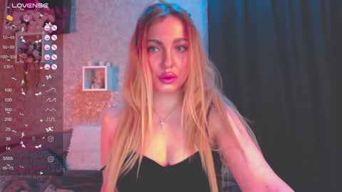 Snapshot of holly_molly8 chatting on January 16, 2025, 2:51 pm holly_molly8 online show from January 16, 2025, 2:51 pm