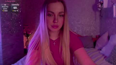 Snapshot of holly_molly8 chatting on February 25, 2025, 11:00 pm holly_molly8 online show from February 25, 2025, 11:00 pm