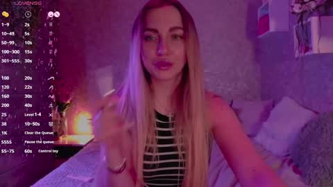 Snapshot of holly_molly8 chatting on March 6, 2025, 8:59 pm holly_molly8 online show from March 6, 2025, 8:59 pm
