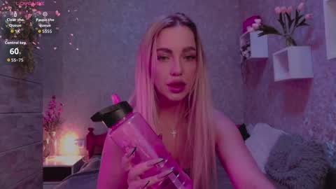 Snapshot of holly_molly8 chatting on September 10, 2025, 7:14 pm holly_molly8 online show from September 10, 2025, 7:14 pm