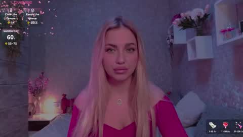 Snapshot of holly_molly8 chatting on October 12, 2025, 7:24 pm holly_molly8 online show from October 12, 2025, 7:24 pm