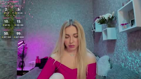 Snapshot of holly_molly8 chatting on October 20, 2025, 7:03 pm holly_molly8 online show from October 20, 2025, 7:03 pm