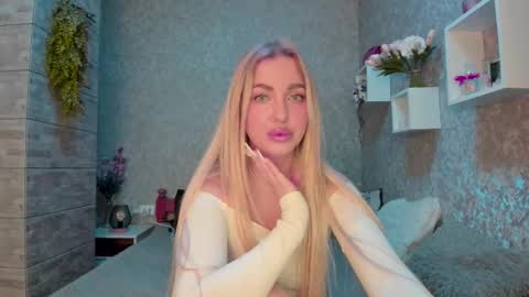 Snapshot of holly_molly8 chatting on October 25, 2025, 8:47 pm holly_molly8 online show from October 25, 2025, 8:47 pm
