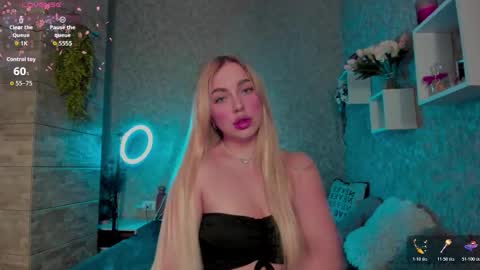 Snapshot of holly_molly8 chatting on November 10, 2025, 7:35 pm holly_molly8 online show from November 10, 2025, 7:35 pm
