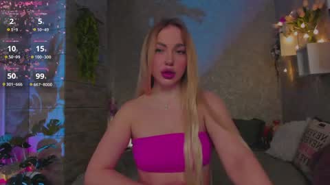 Snapshot of holly_molly8 chatting on April 14, 2026, 3:40 pm holly_molly8 online show from April 14, 2026, 3:40 pm