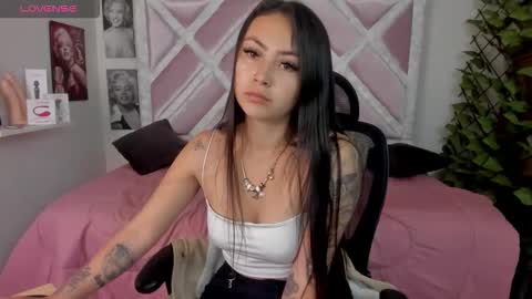 Holly online show from December 16, 2025, 8:47 pm