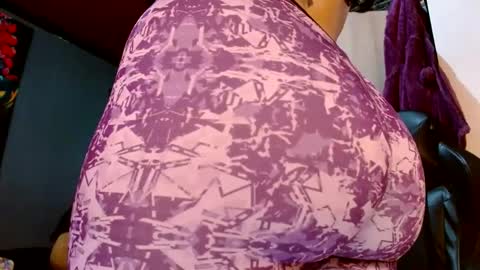 Snapshot of holly_thomsonx69 chatting on January 17, 2025, 1:15 am holly_thomsonx69 online show from January 17, 2025, 1:15 am