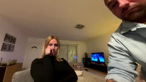 hollyandelon online show from November 19, 2025, 12:21 am